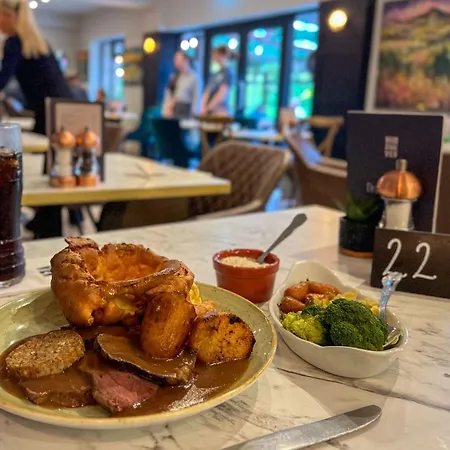 Дом отдыха Karma Great Ayton With Hot Tub And On Site Bistro Грейт Эйтон