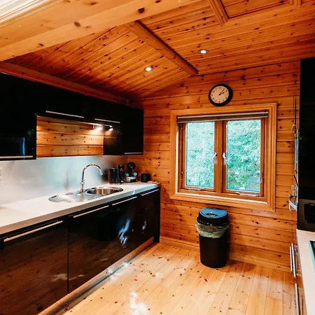 Дом отдыха Karma Great Ayton With Hot Tub And On Site Bistro Грейт Эйтон