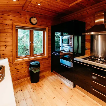 Дом отдыха Karma Great Ayton With Hot Tub And On Site Bistro